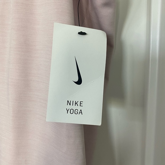 NWT- Nike 7/8 yoga pants. Light pink/rose - Picture 4 of 5